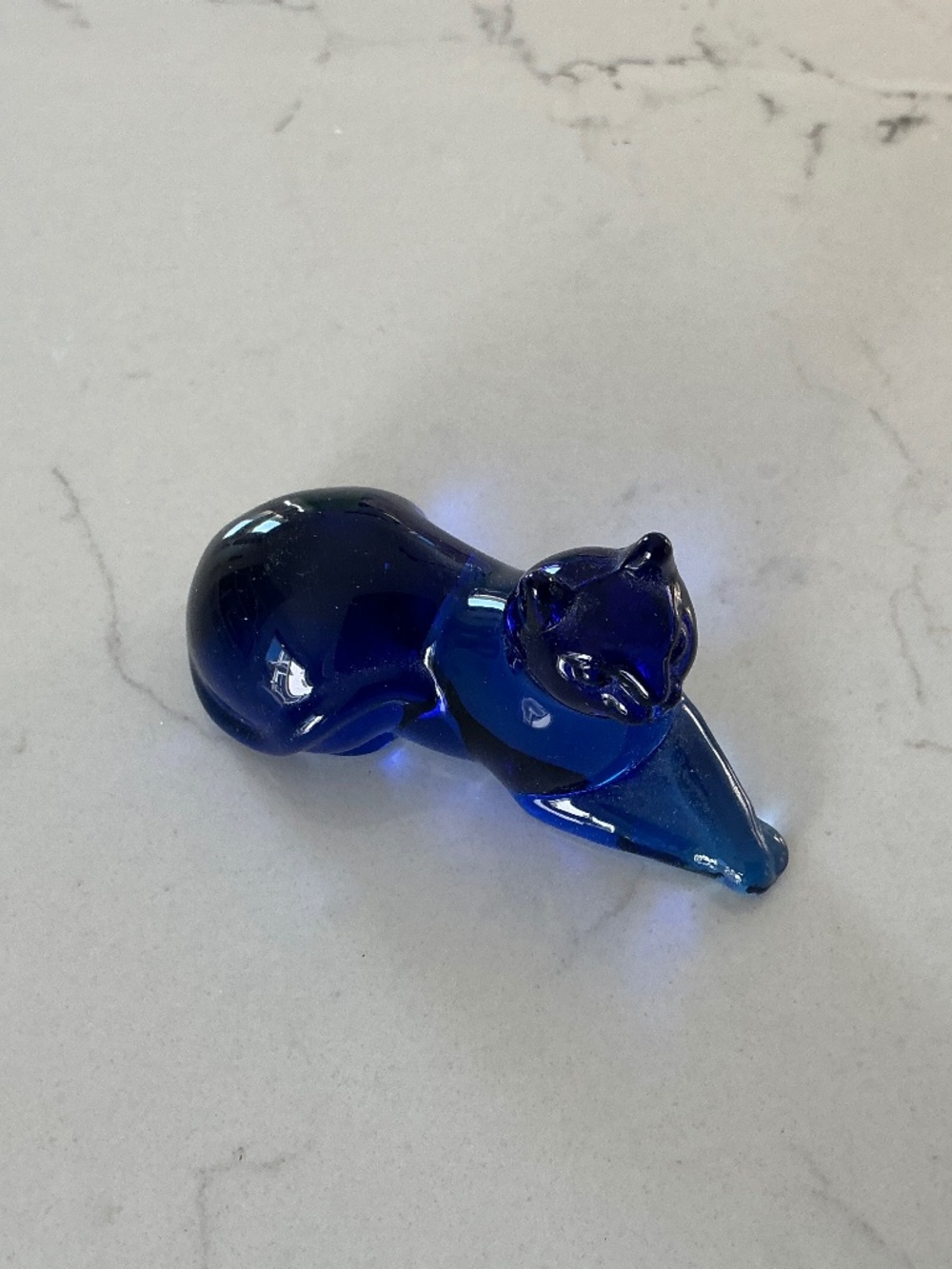 Vintage 1986 Franklin Mint Cobalt Blue Galss Cat
